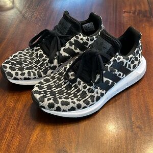 ADIDAS WOMENS SWIFT RUN 1.0 SHOES